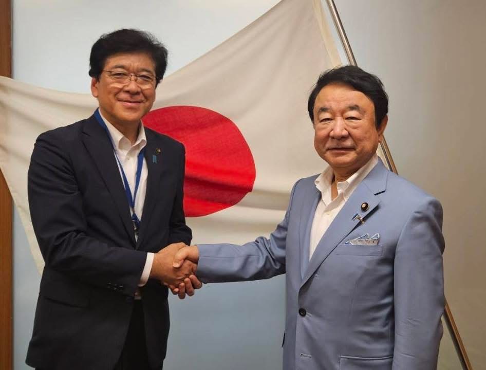 九州大学の地域政策デザインスクールでもお世話になった、平戸市の黒田市長と青山繁晴さんの固い握手。保守政治家の鑑。泣ける。