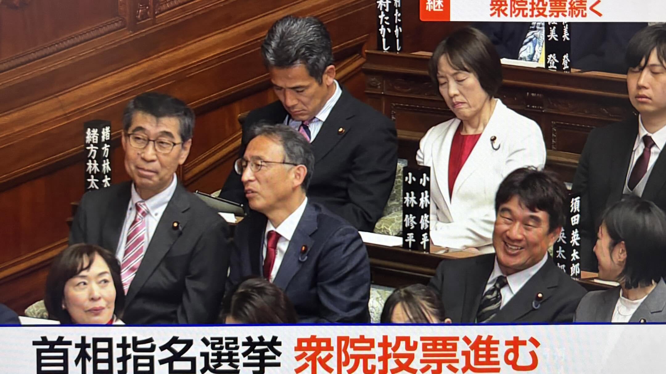 オガリン、衆院で、共産タムトモの隣の席を賜ってしまう。さすが左翼。これ、八幡の人たちどう思うんだろうか。